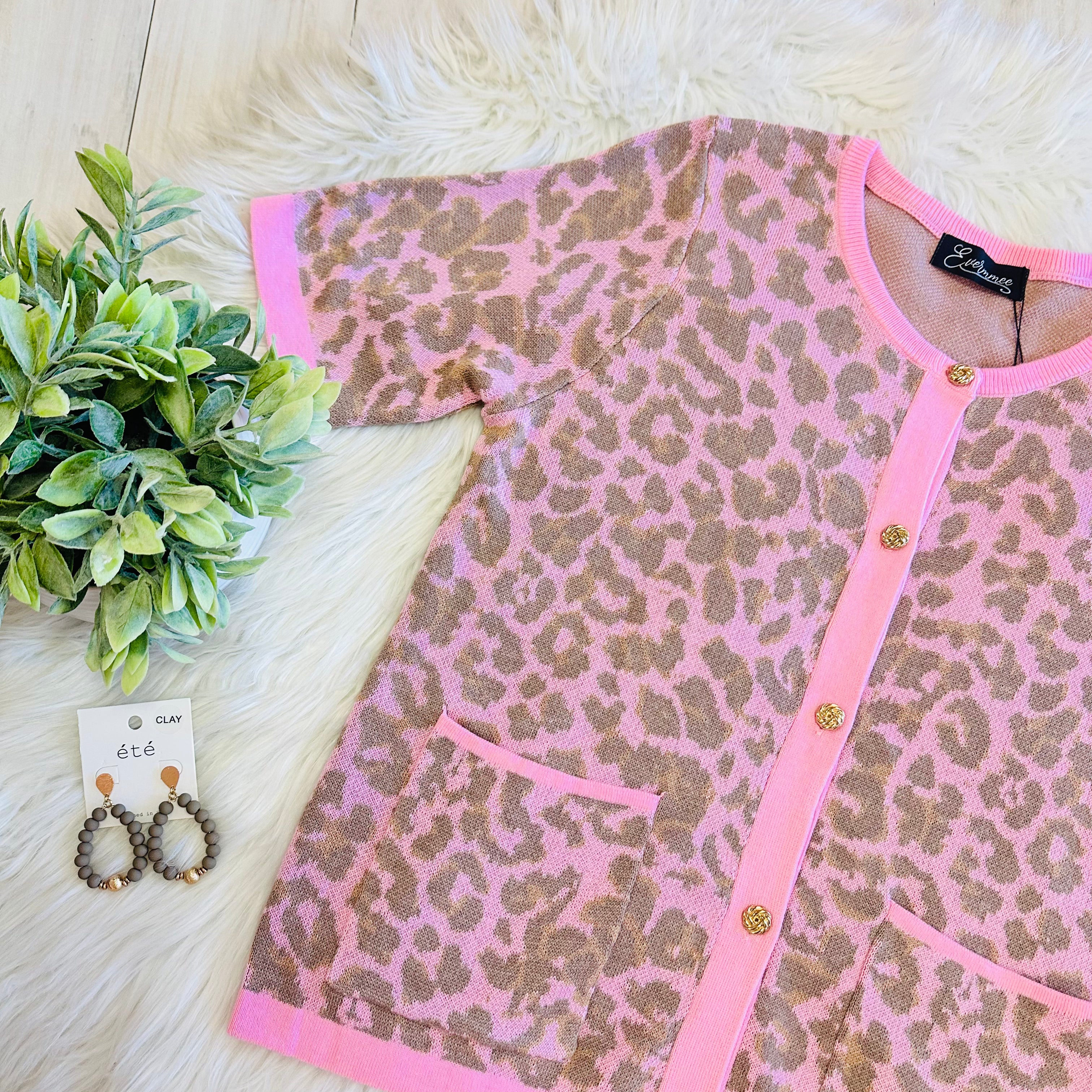 Women’s Evermmee Pink Cheetah Print Button Down Sweater Top