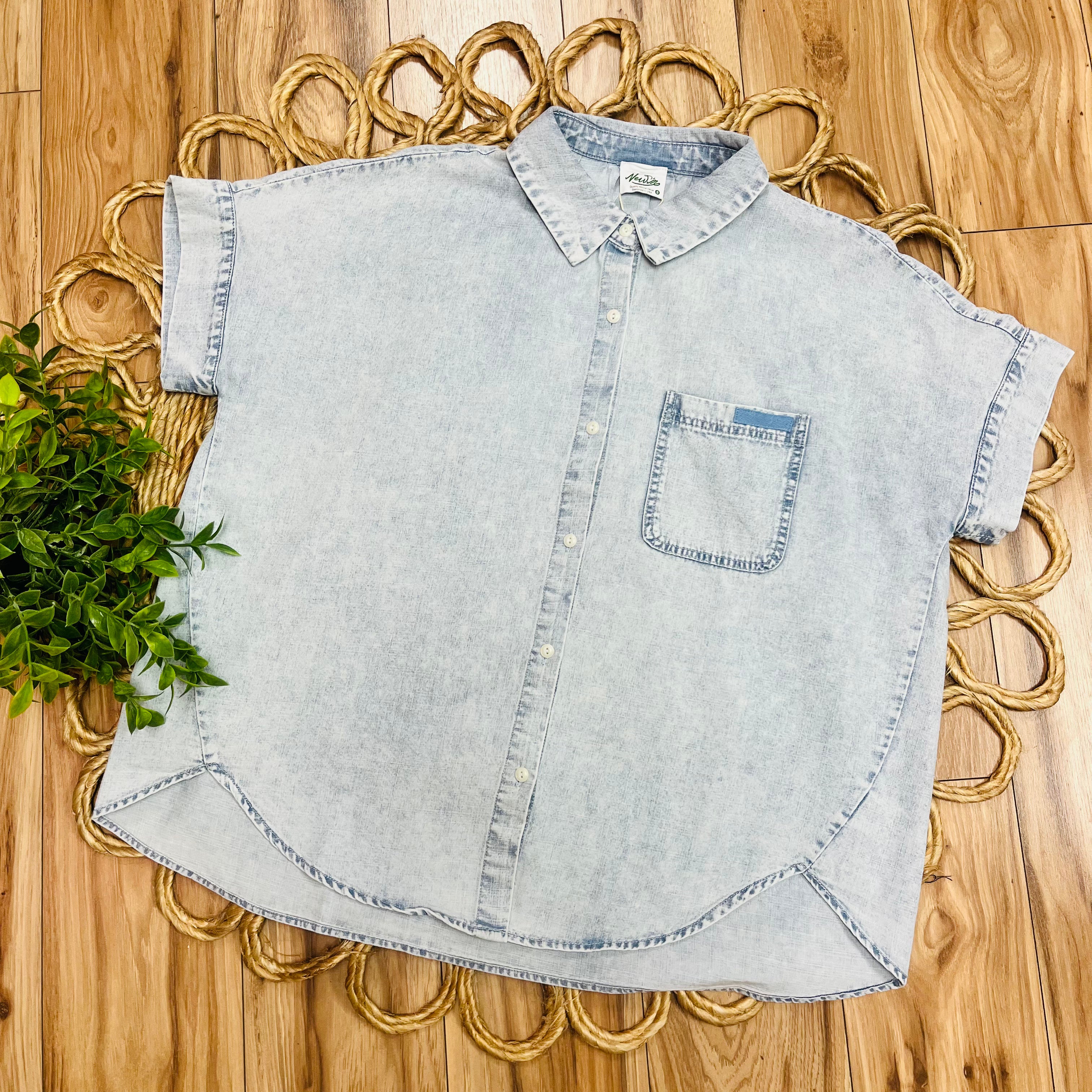 Women’s Very J Light Denim Mineral Washed Oversized Top