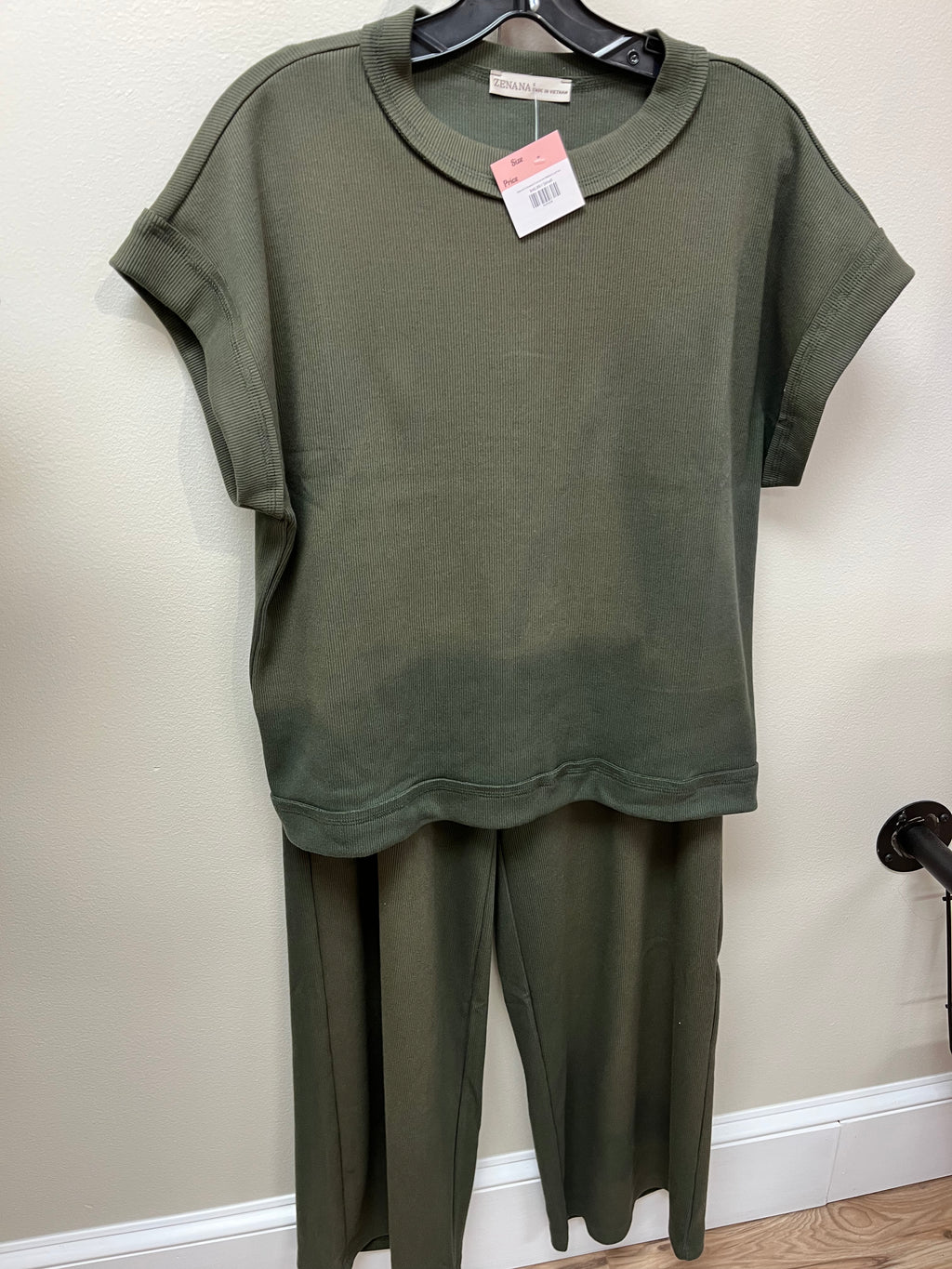 Damaged- Womens Zenana Olive Green Ribbed Cuff Sleeve Set