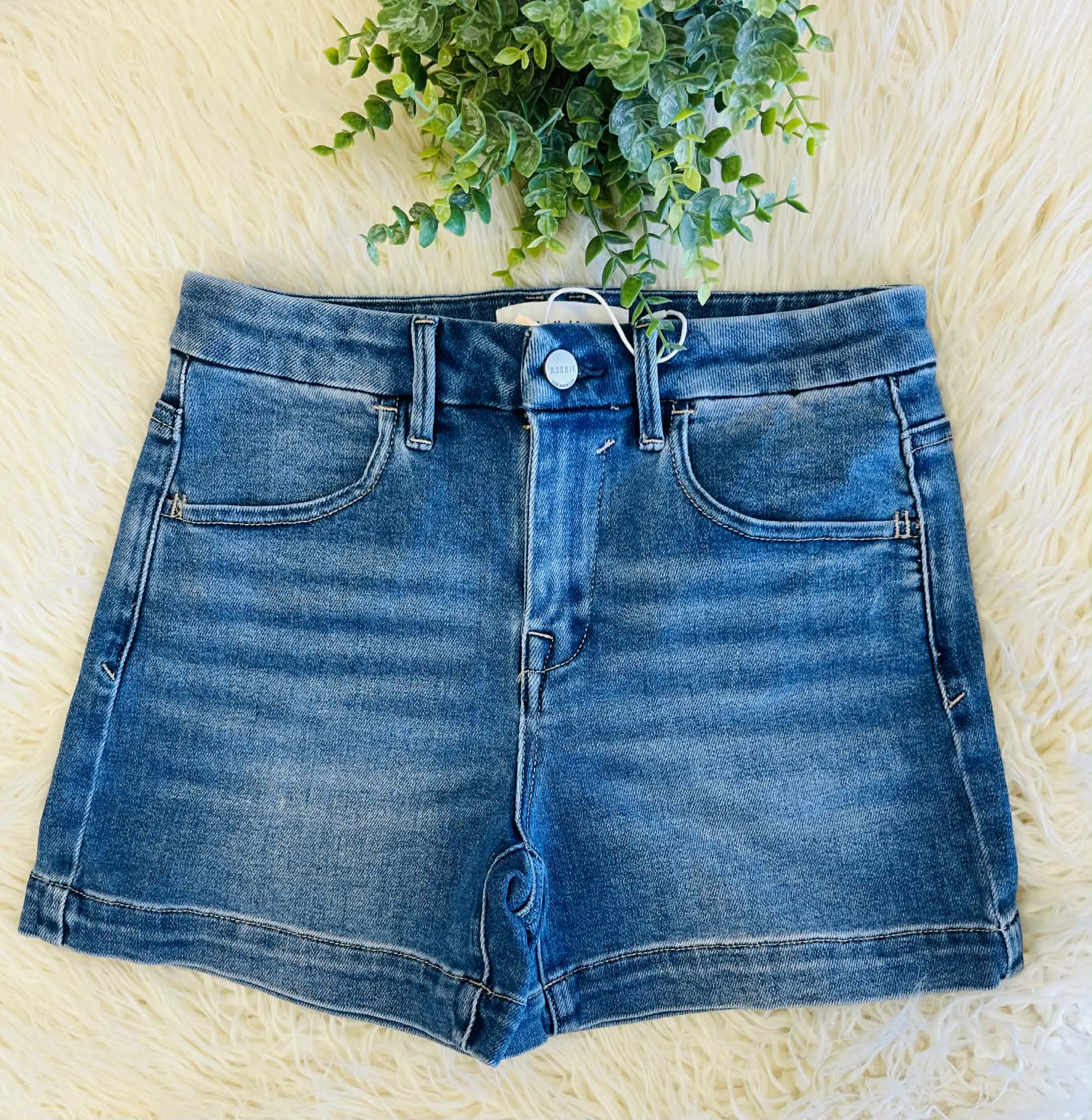 Women’s Risen High Rise Cuffed Hem Denim Shorts