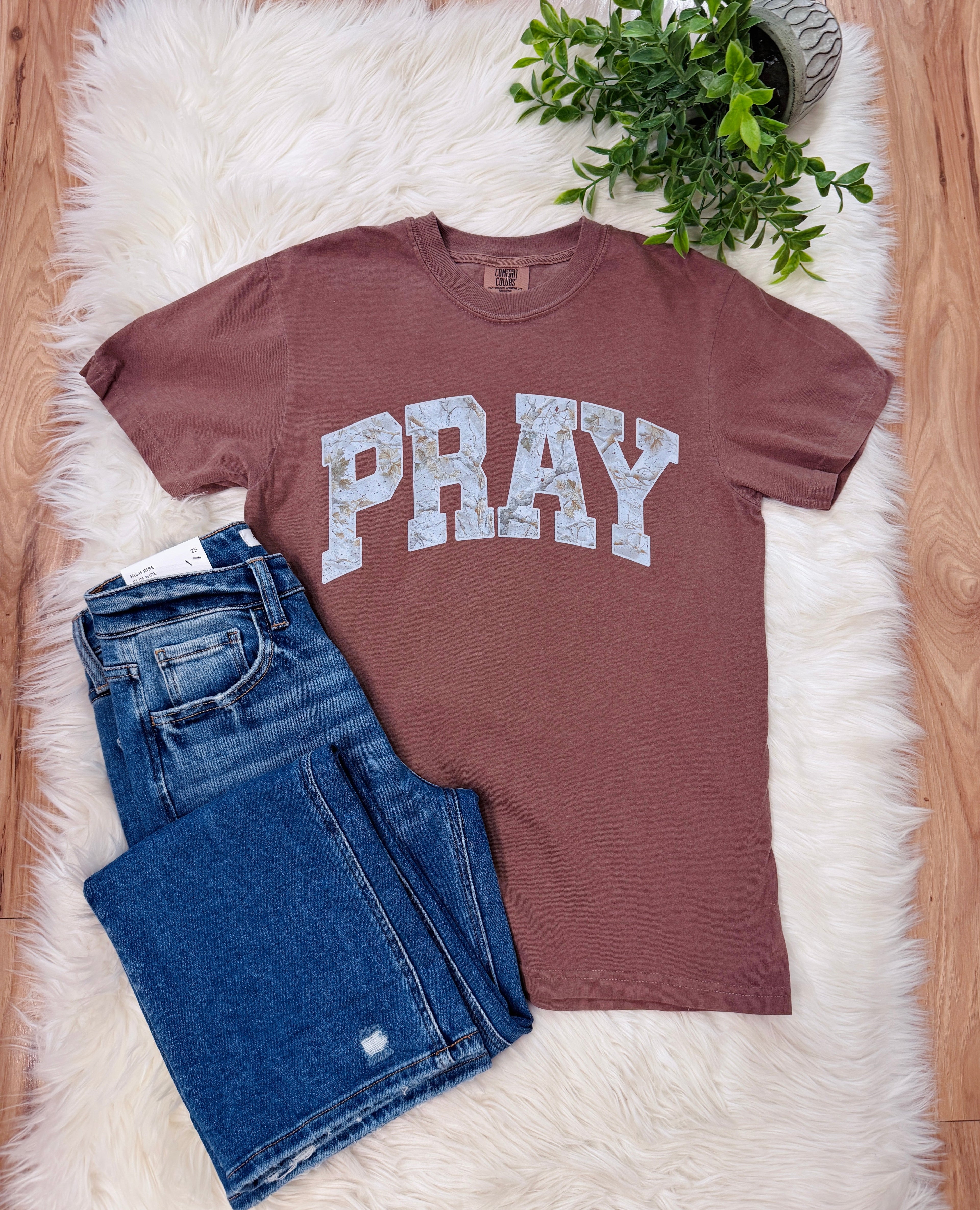 Women’s Pray Camo Print Graphic Tee