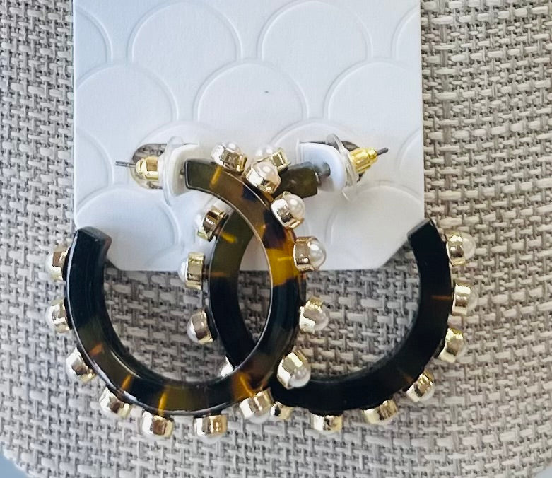 Women’s Cheetah with Pearl Studs Earrings