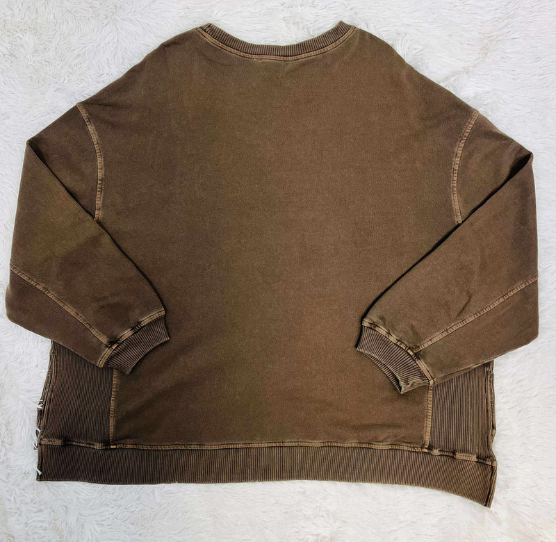 Women’s Curvy Enzyme Wash Pullover Sweater Brown