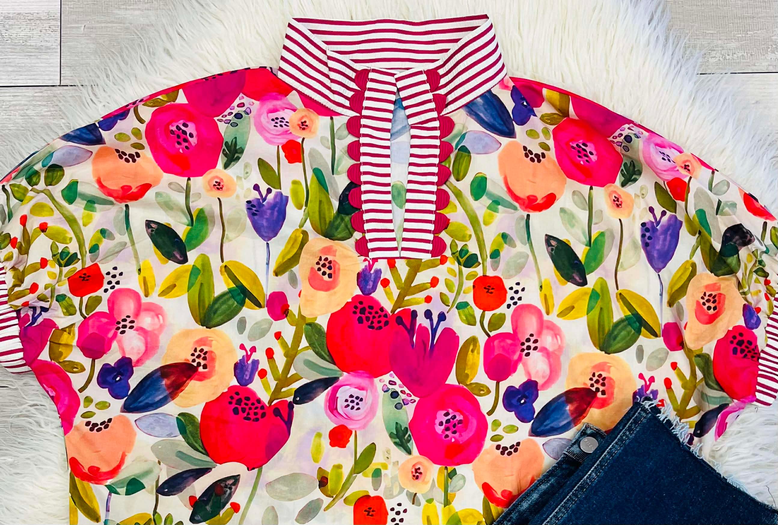 Women’s GiGiO Floral Mock Neck Top in Fuchsia