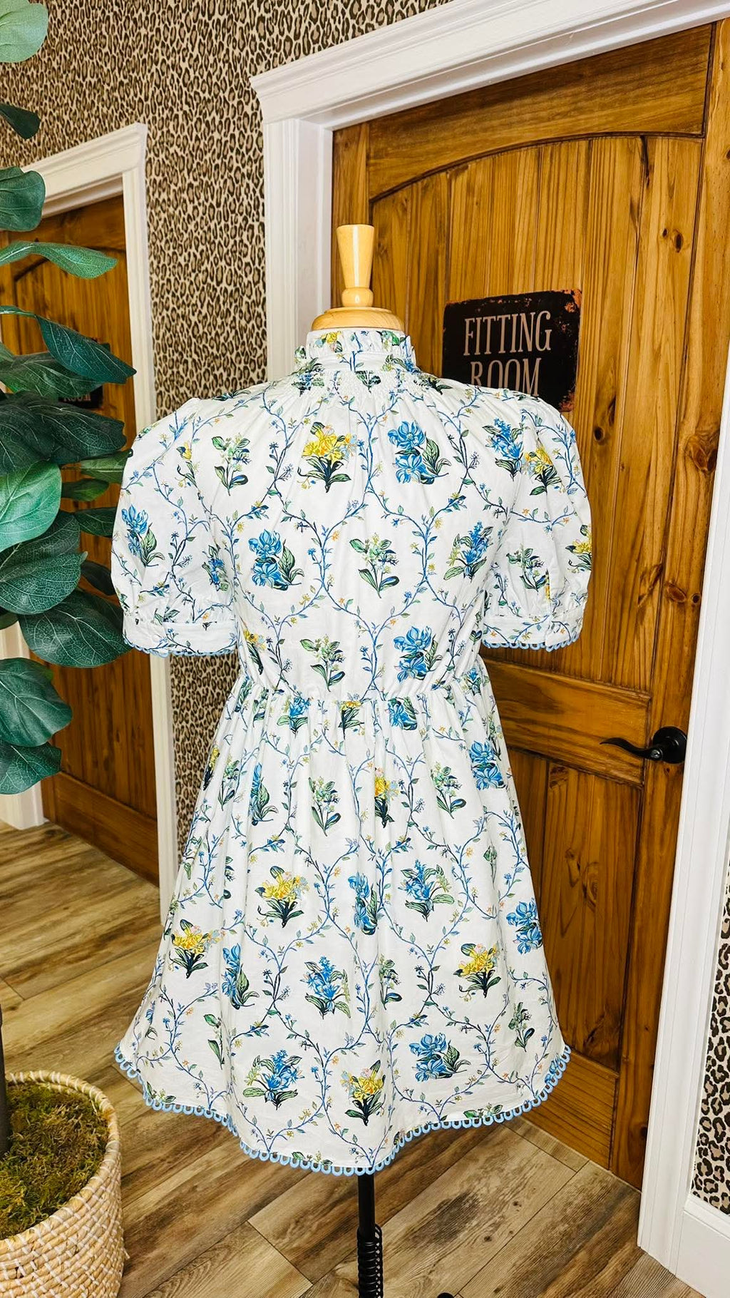 Women’s GiGiO Winding Vine Floral Button Down Dress