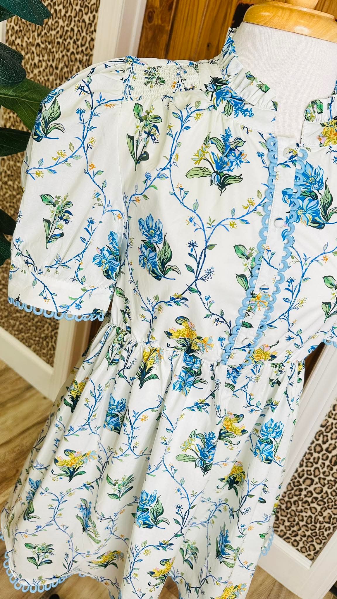 Women’s GiGiO Winding Vine Floral Button Down Dress