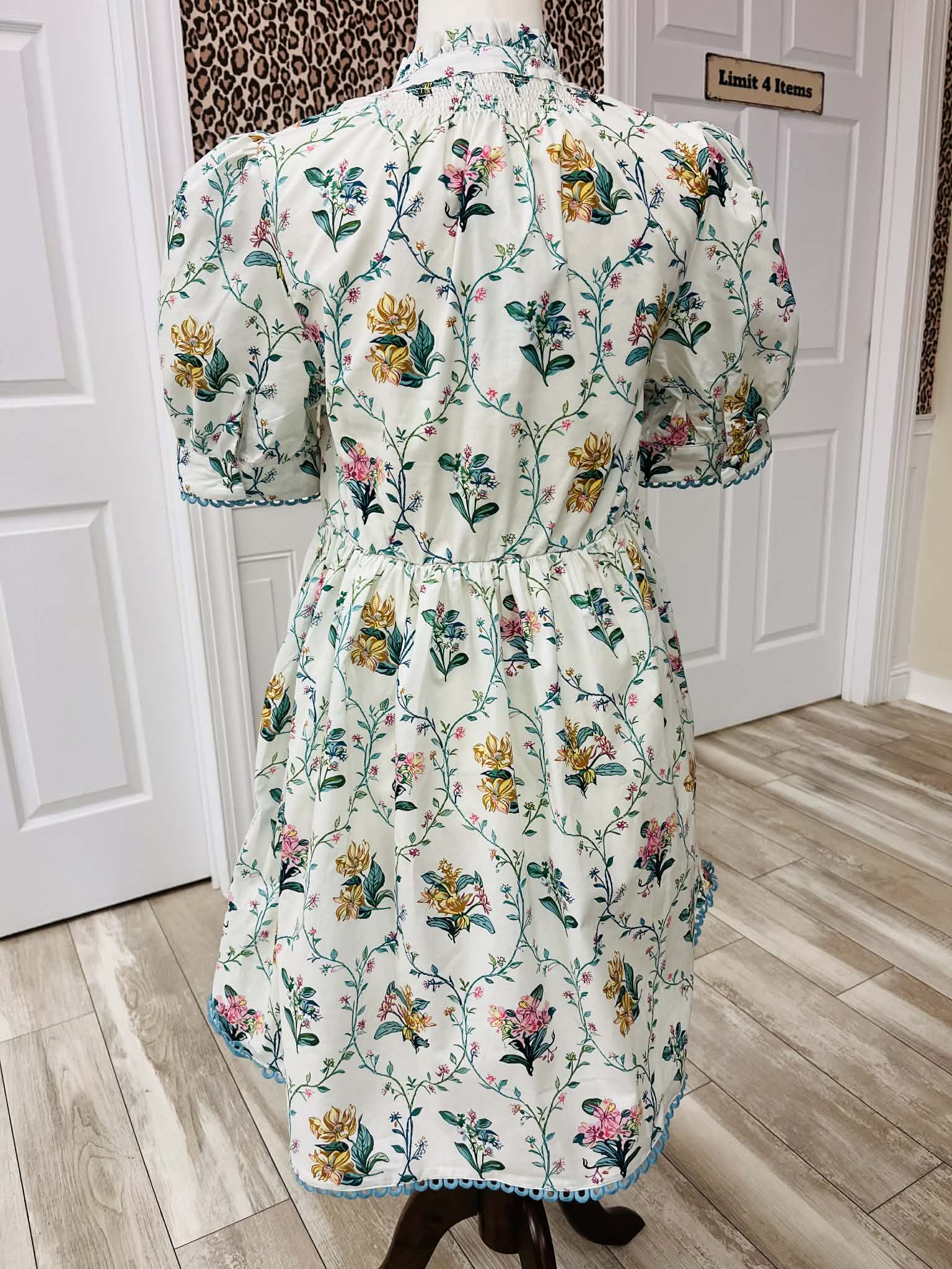 Women’s GiGiO Winding Vine Green Floral Print Button Down Dress