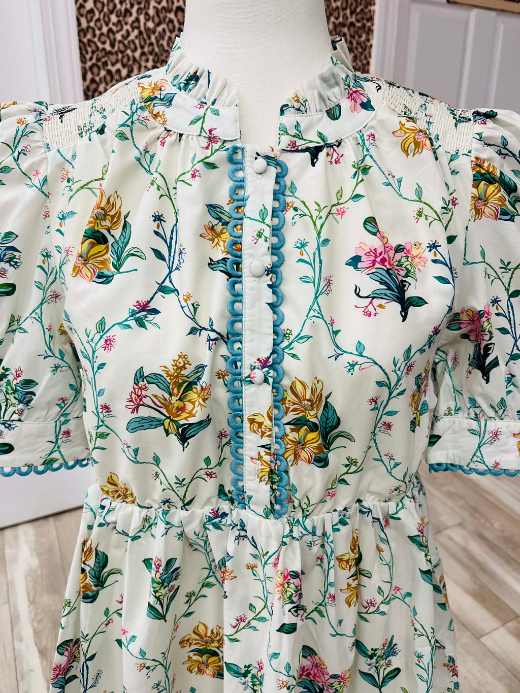 Women’s GiGiO Winding Vine Green Floral Print Button Down Dress