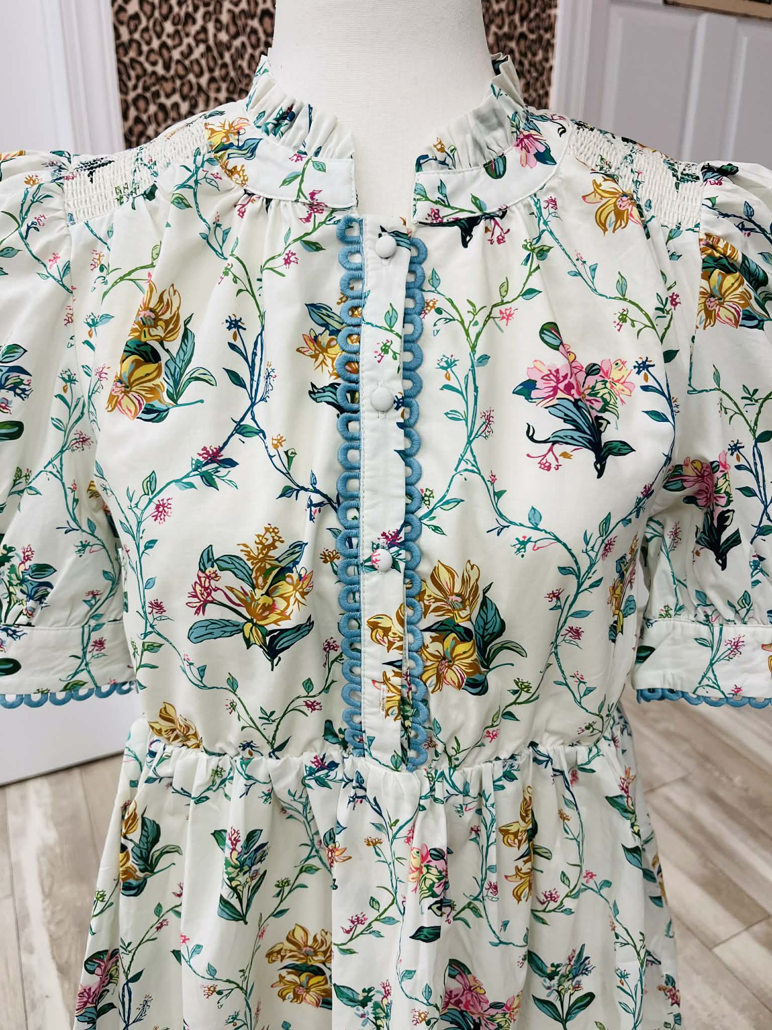 Women’s GiGiO Winding Vine Green Floral Print Button Down Dress