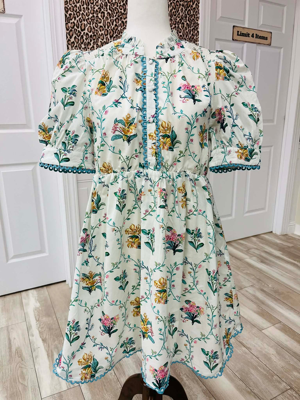 Women’s GiGiO Winding Vine Green Floral Print Button Down Dress
