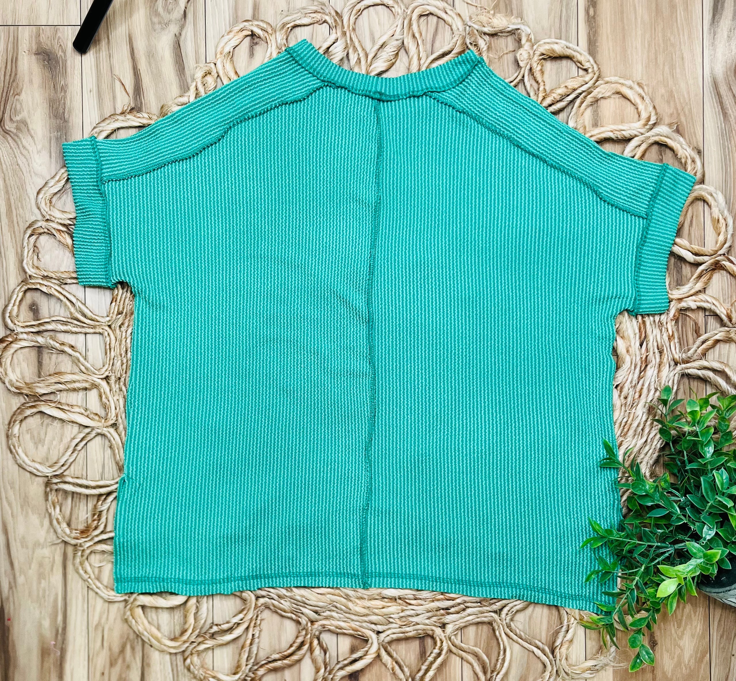 Women’s Kelly Green Ribbed Cuff Sleeve Top Basic