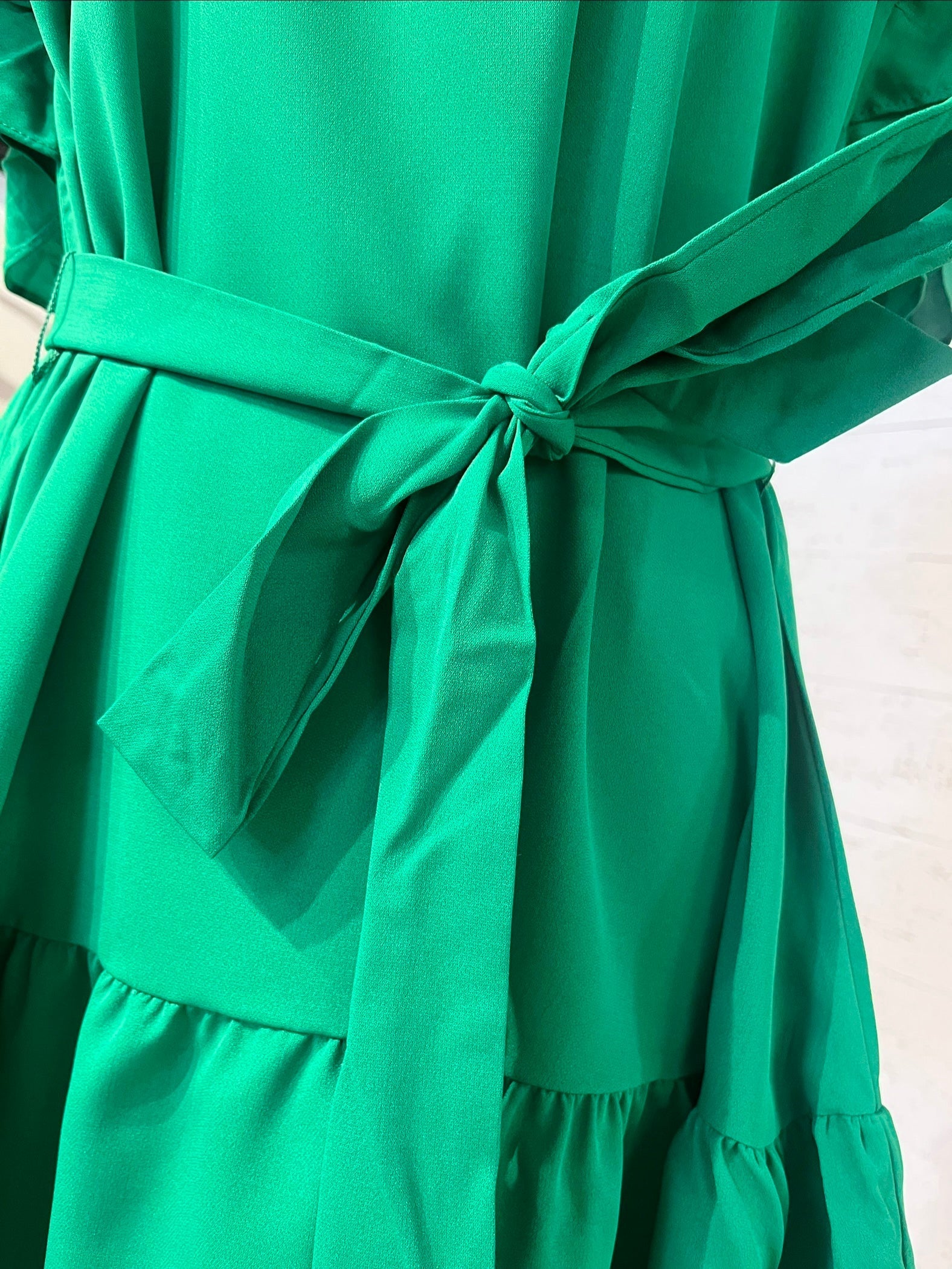 Women’s Kelly green ruffle sleeve dress