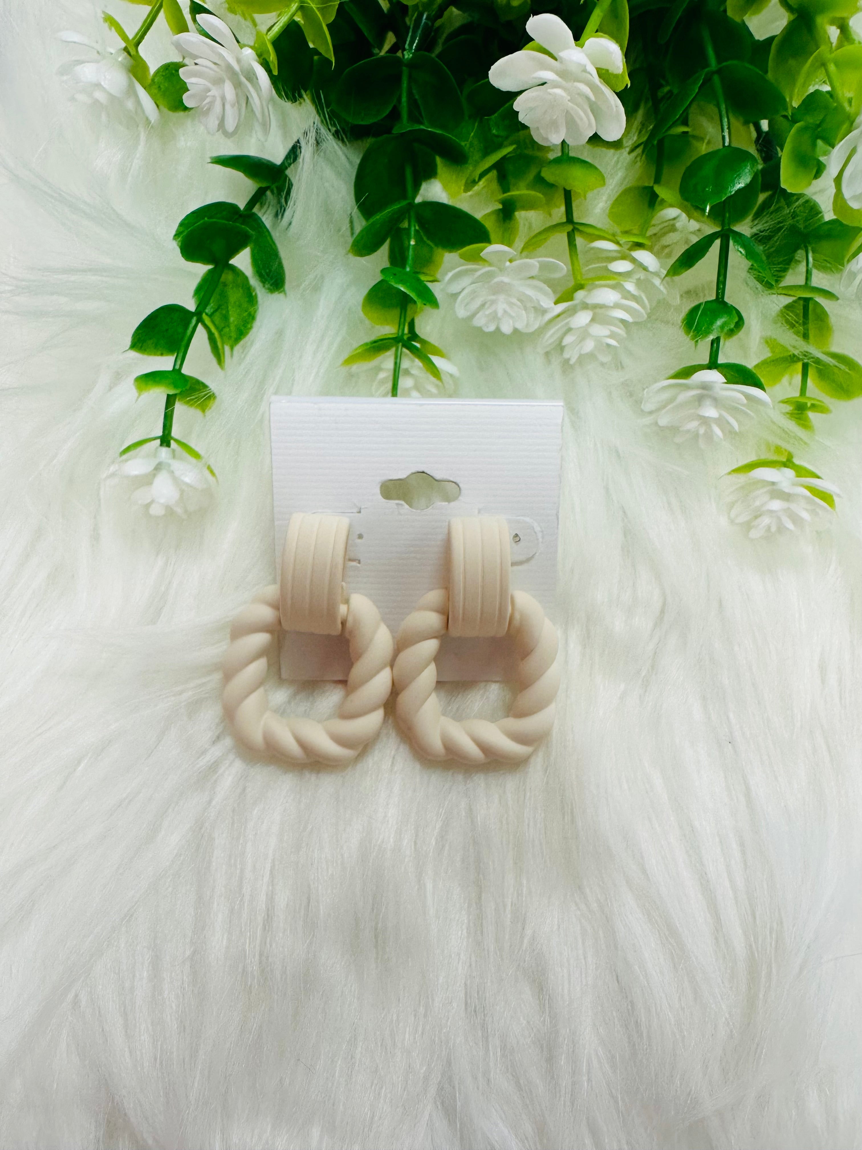 Women’s Knotted Hoops Earrings