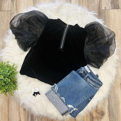 Women’s Pearl Velvet Puff Sleeve Top