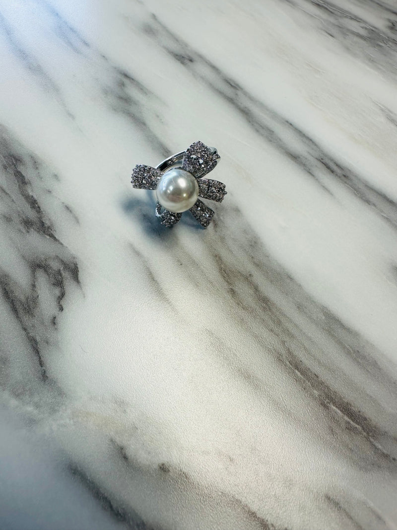 Women’s Silver Bow and Pearl Ring