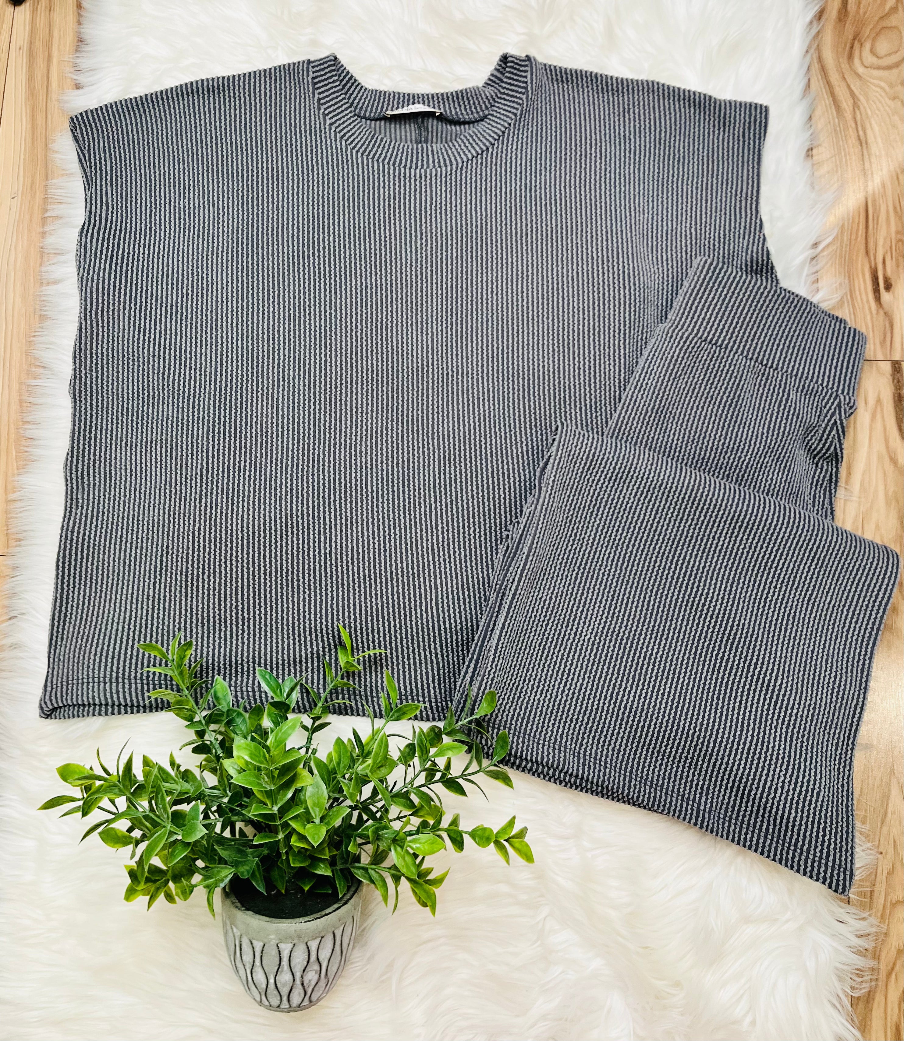 Women’s Sleeveless Ribbed Grey Pant Set
