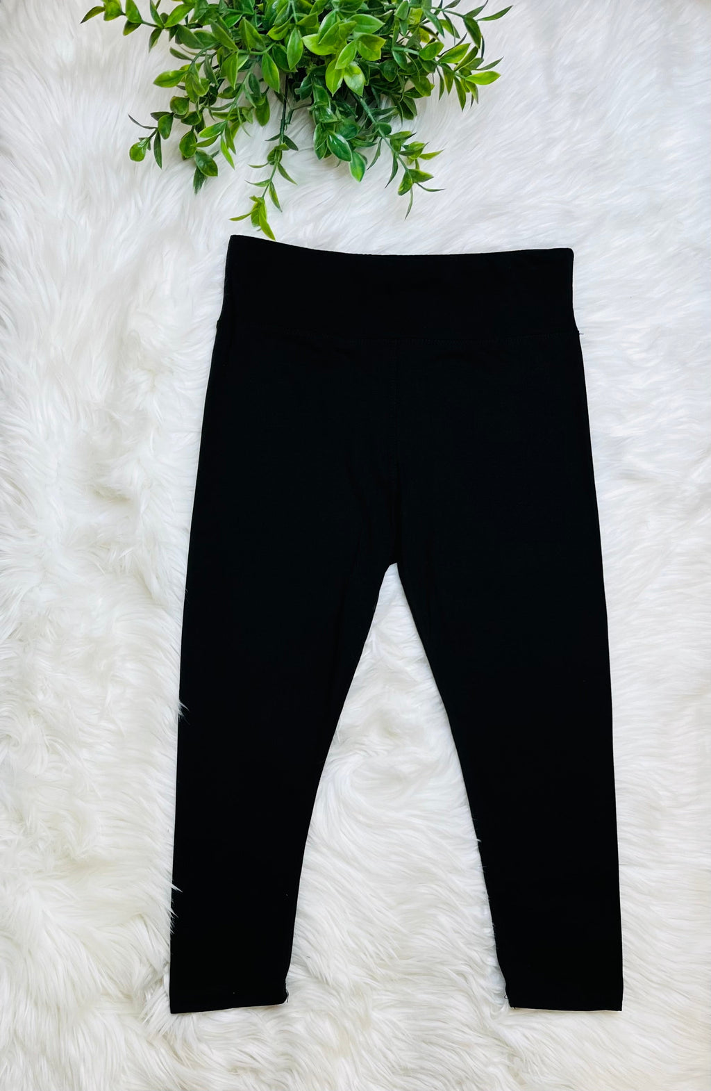 Women’s Ultra Soft Pull on Capri Leggings in Black