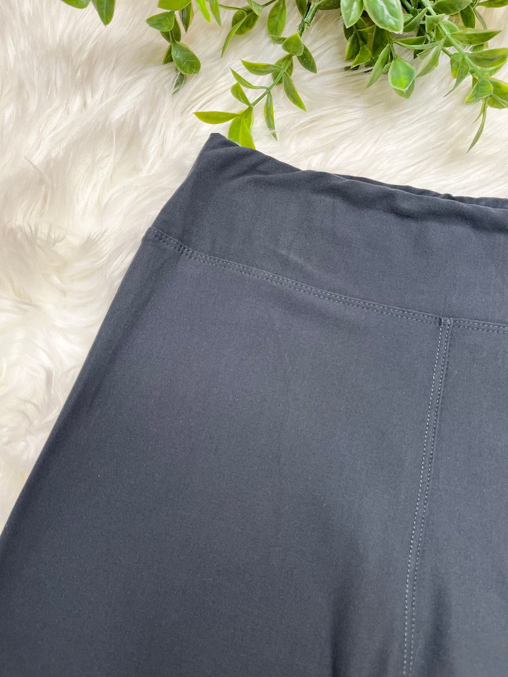 Women’s Ultra Soft Pull on Capri Leggings in Charcoal