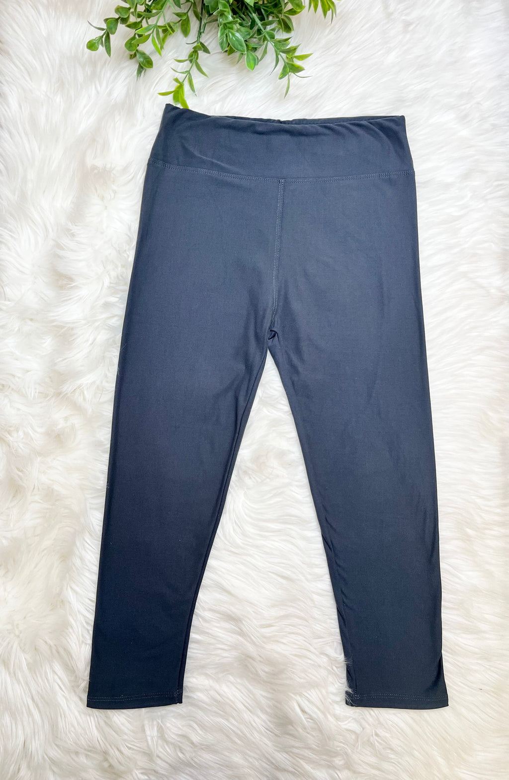 Women’s Ultra Soft Pull on Capri Leggings in Charcoal