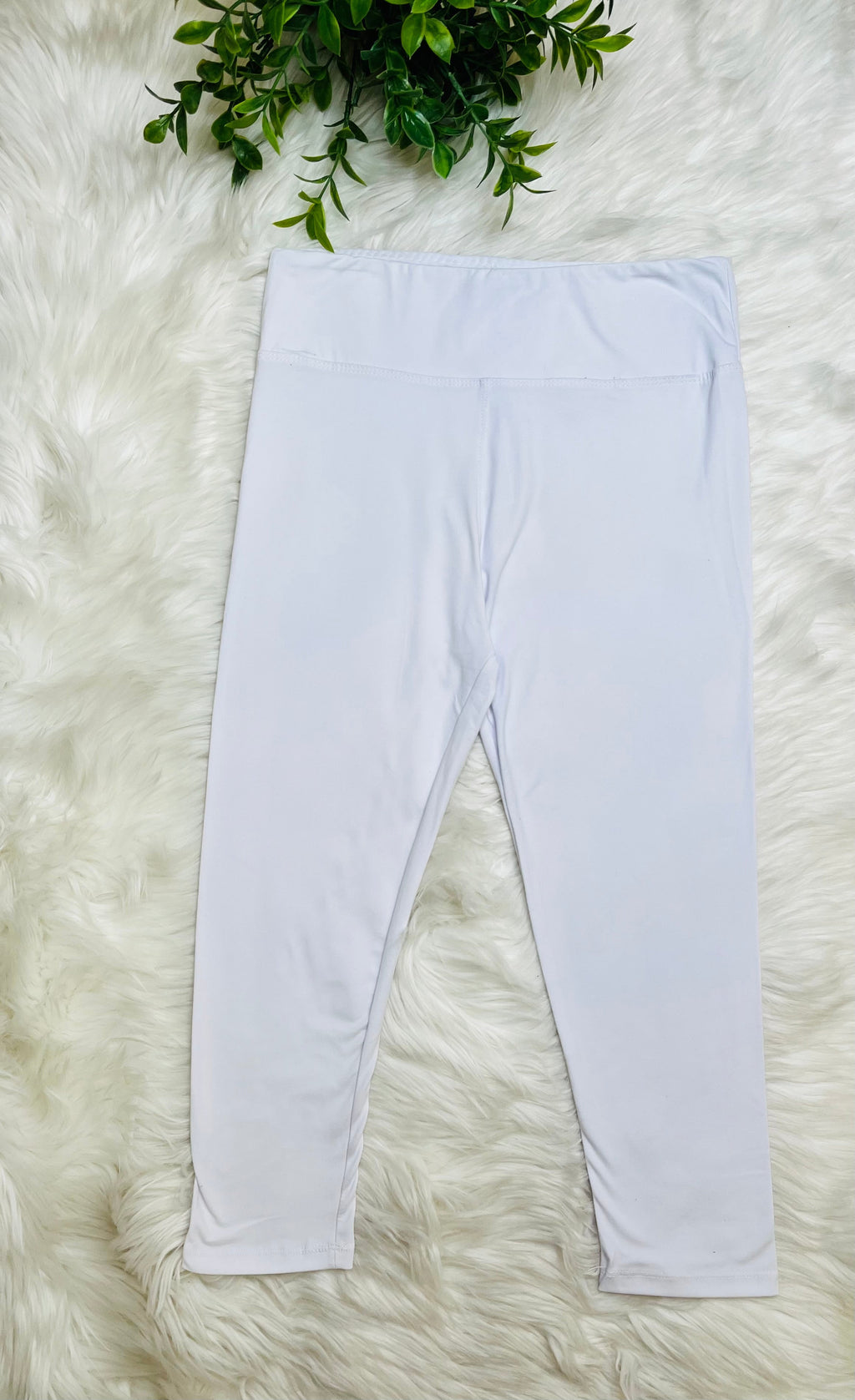 Women’s Ultra Soft Pull on Capri Leggings in White