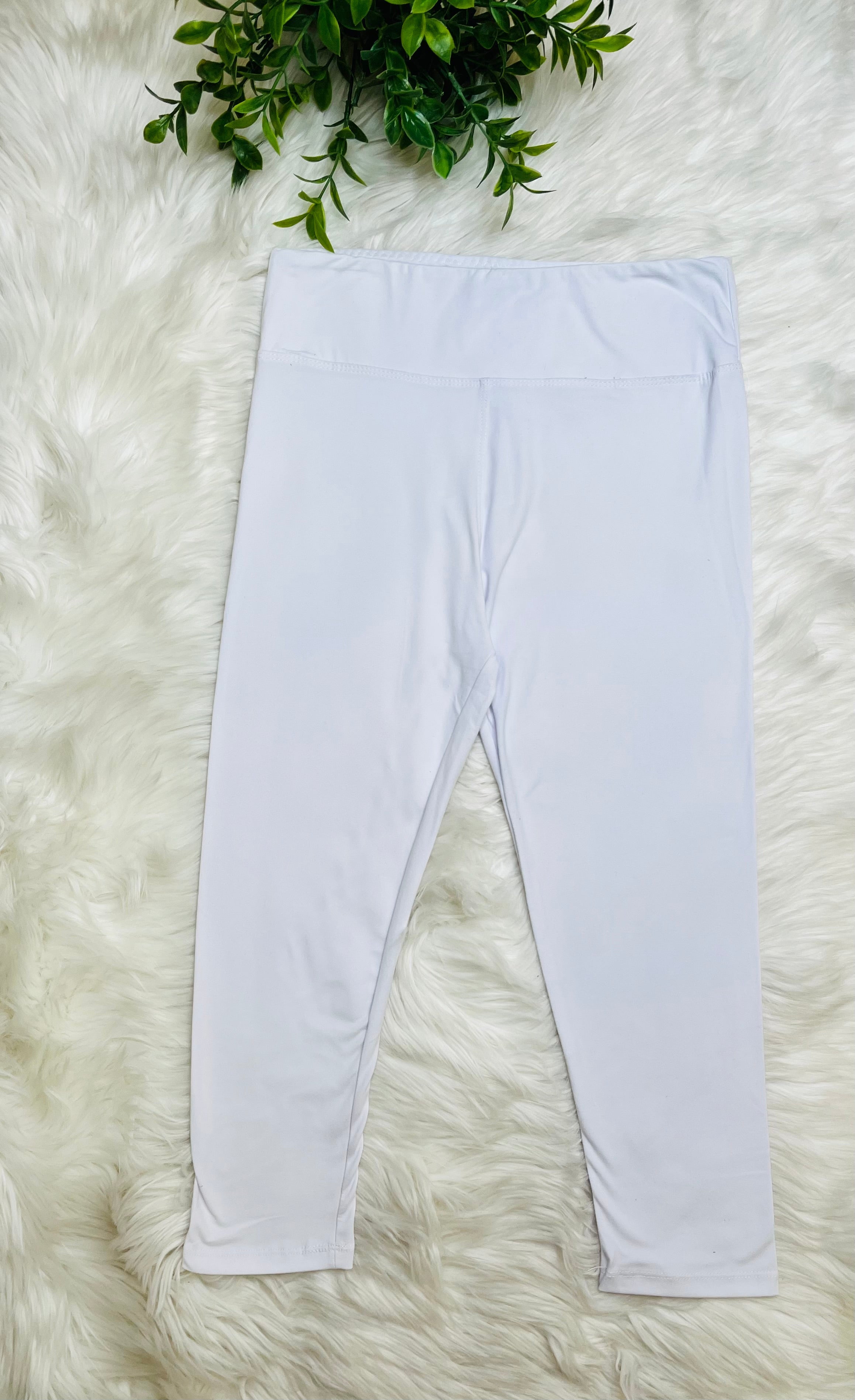Women’s Ultra Soft Pull on Capri Leggings in White