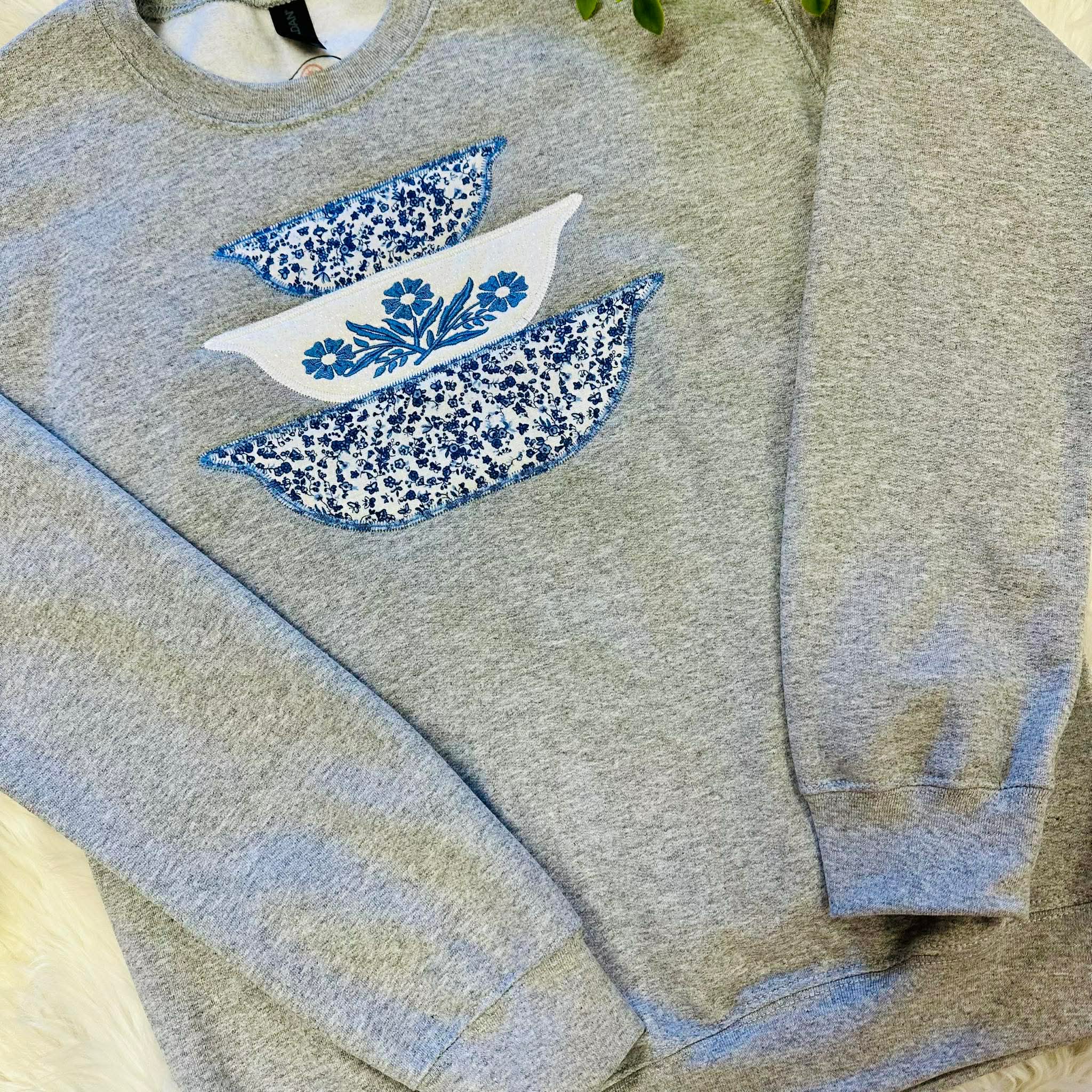 Women’s Vintage Pyrex Embroidered Bowl Graphic Sweatshirt