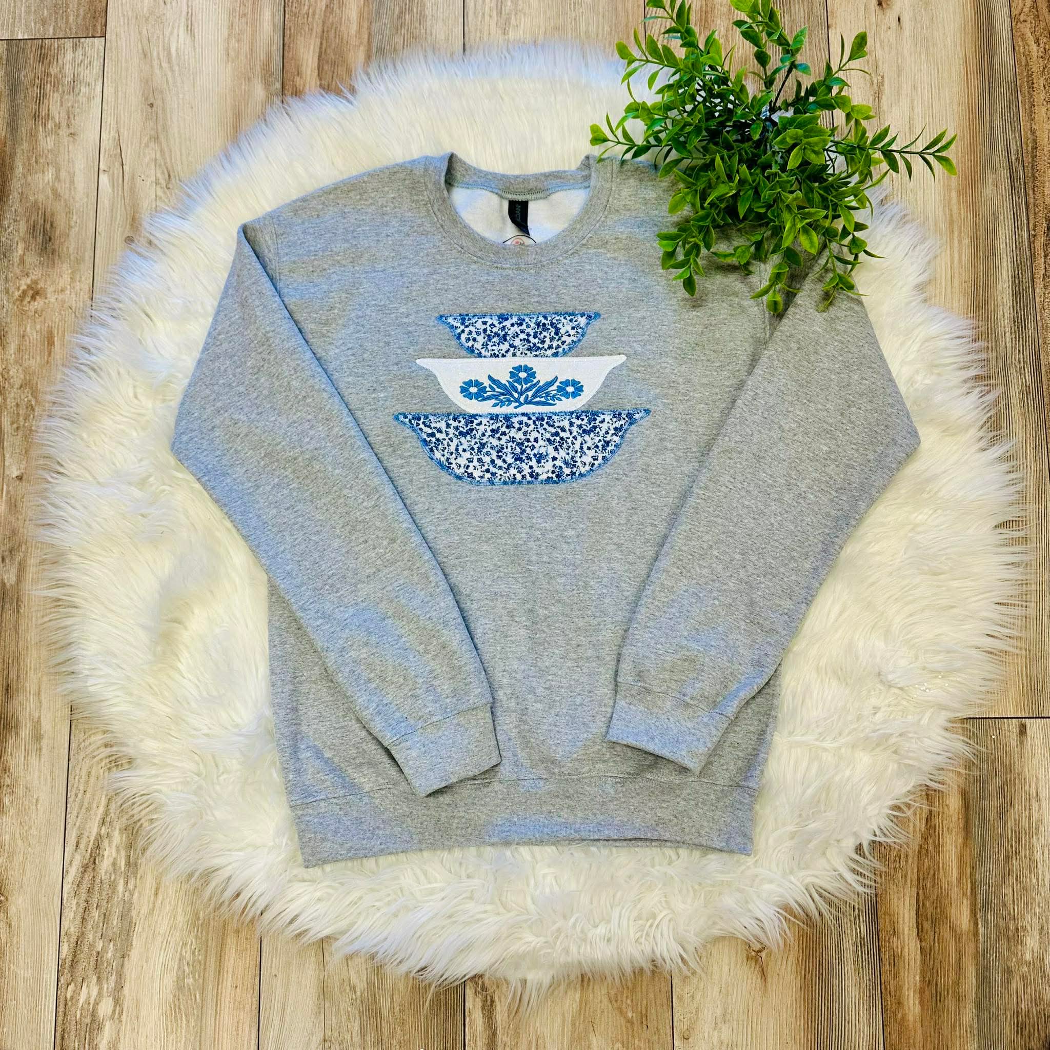 Women’s Vintage Pyrex Embroidered Bowl Graphic Sweatshirt