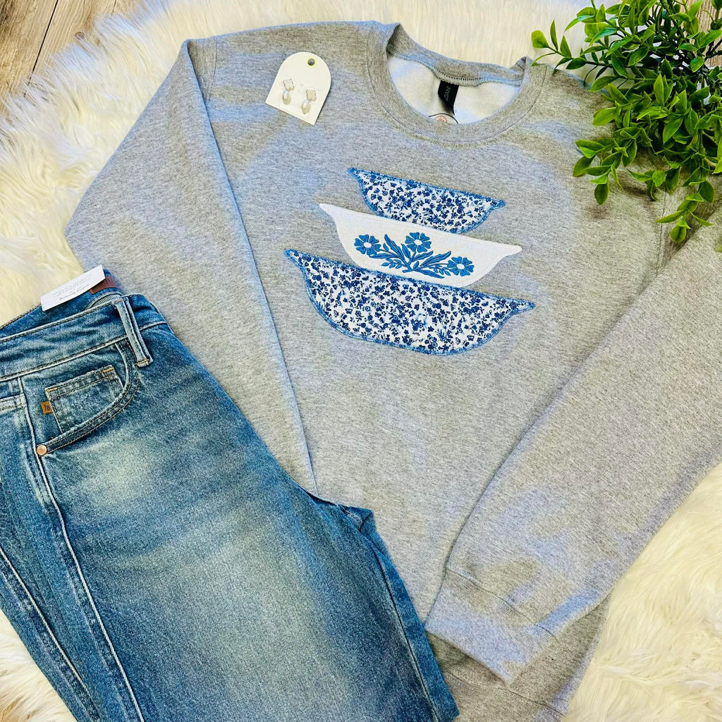 Women’s Vintage Pyrex Embroidered Bowl Graphic Sweatshirt