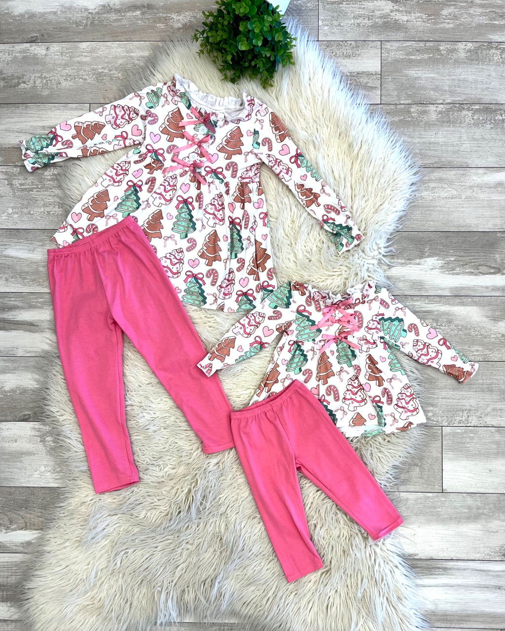 Christmas Holiday Pattern - Girls Pants Outfit - by Mini Mee - True to Size