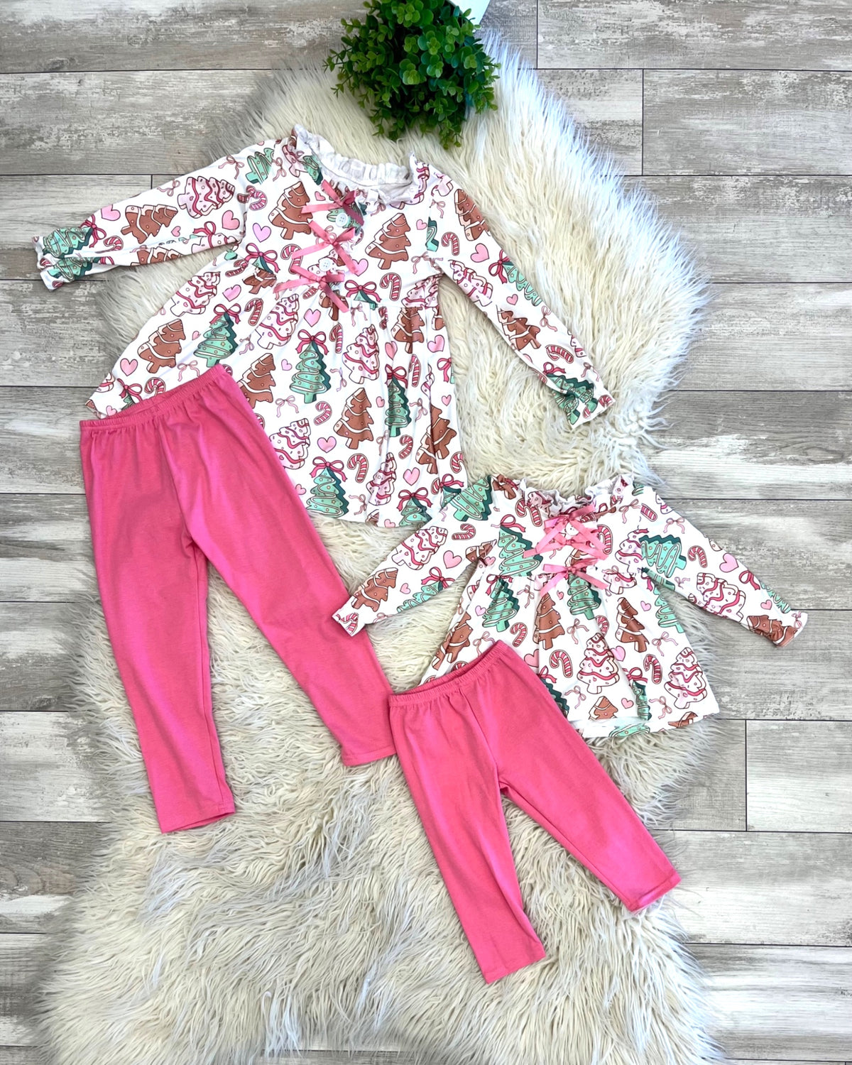 Christmas Holiday Pattern - Girls Pants Outfit - by Mini Mee - True to Size