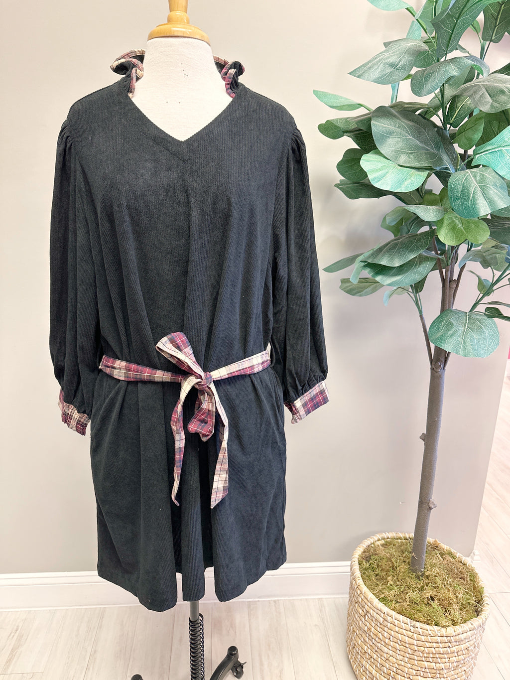Black Flannel Collar With Matching Flannel Belt - Women’s Midi Dress - by Umgee+ - True to Size