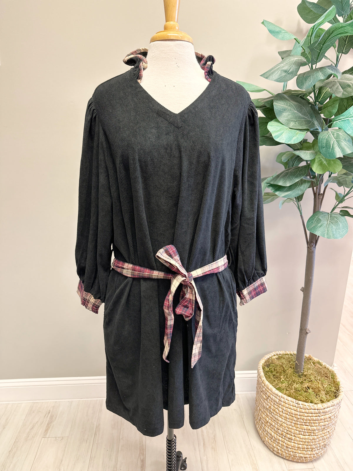Black Flannel Collar With Matching Flannel Belt - Women’s Midi Dress - by Umgee+ - True to Size