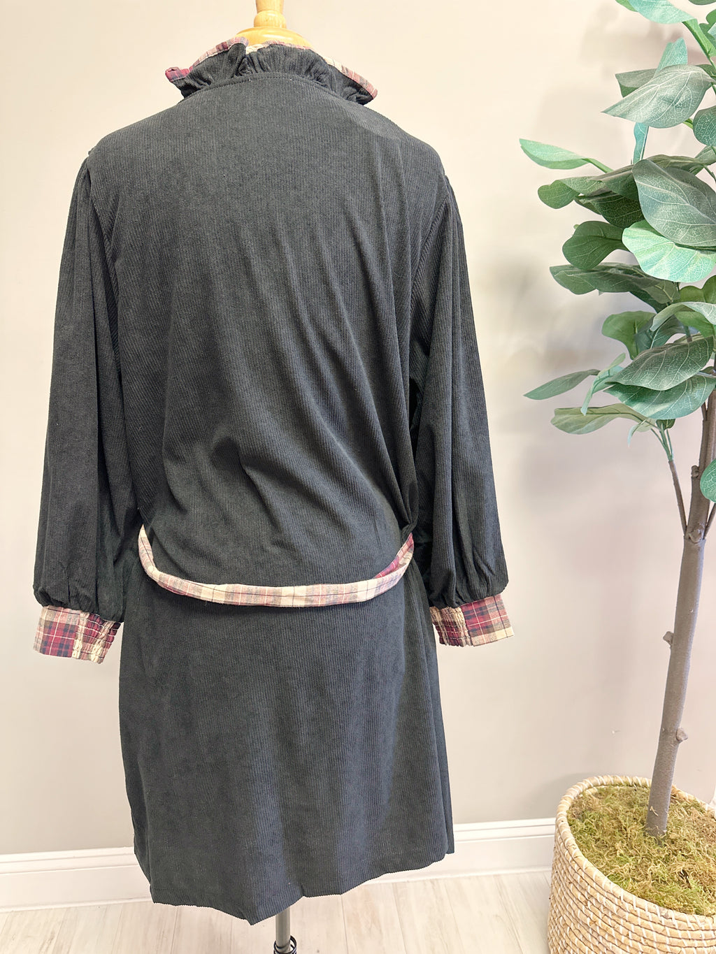 Black Flannel Collar With Matching Flannel Belt - Women’s Midi Dress - by Umgee+ - True to Size
