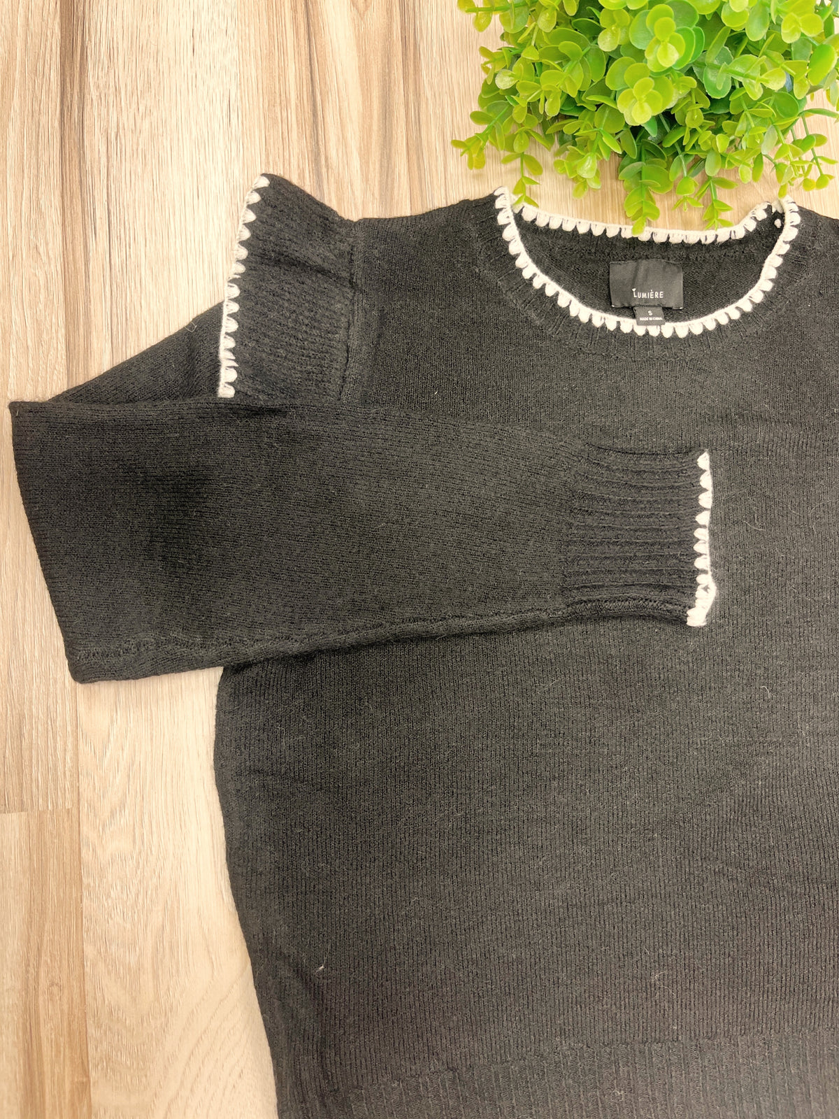 Black & White Scalloped Contrast on Trim - Women’s Sweater Top - by LUMIERE - True to Size