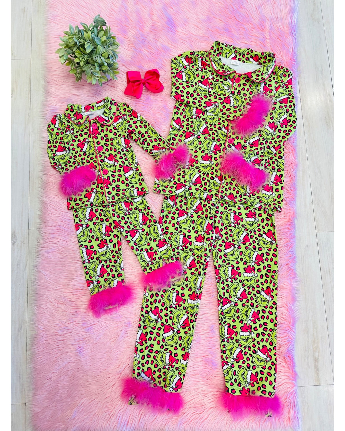 Grinch Pajama Outfit with Hot Pink Cheetah Print - Girls Pants Outfit - by Mini Mee - True to Size