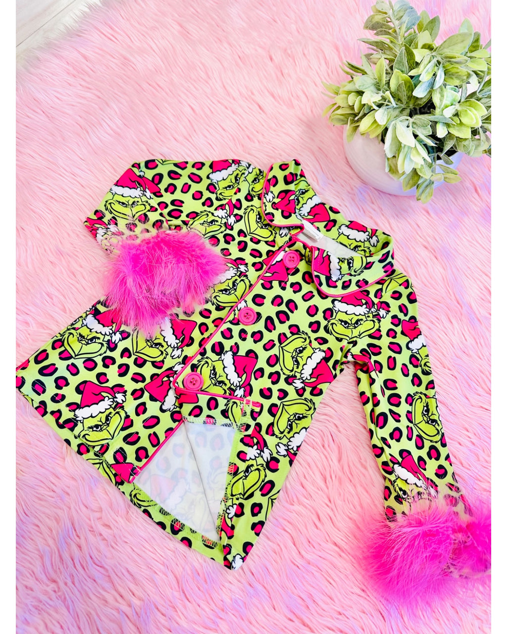 Grinch Pajama Outfit with Hot Pink Cheetah Print - Girls Pants Outfit - by Mini Mee - True to Size