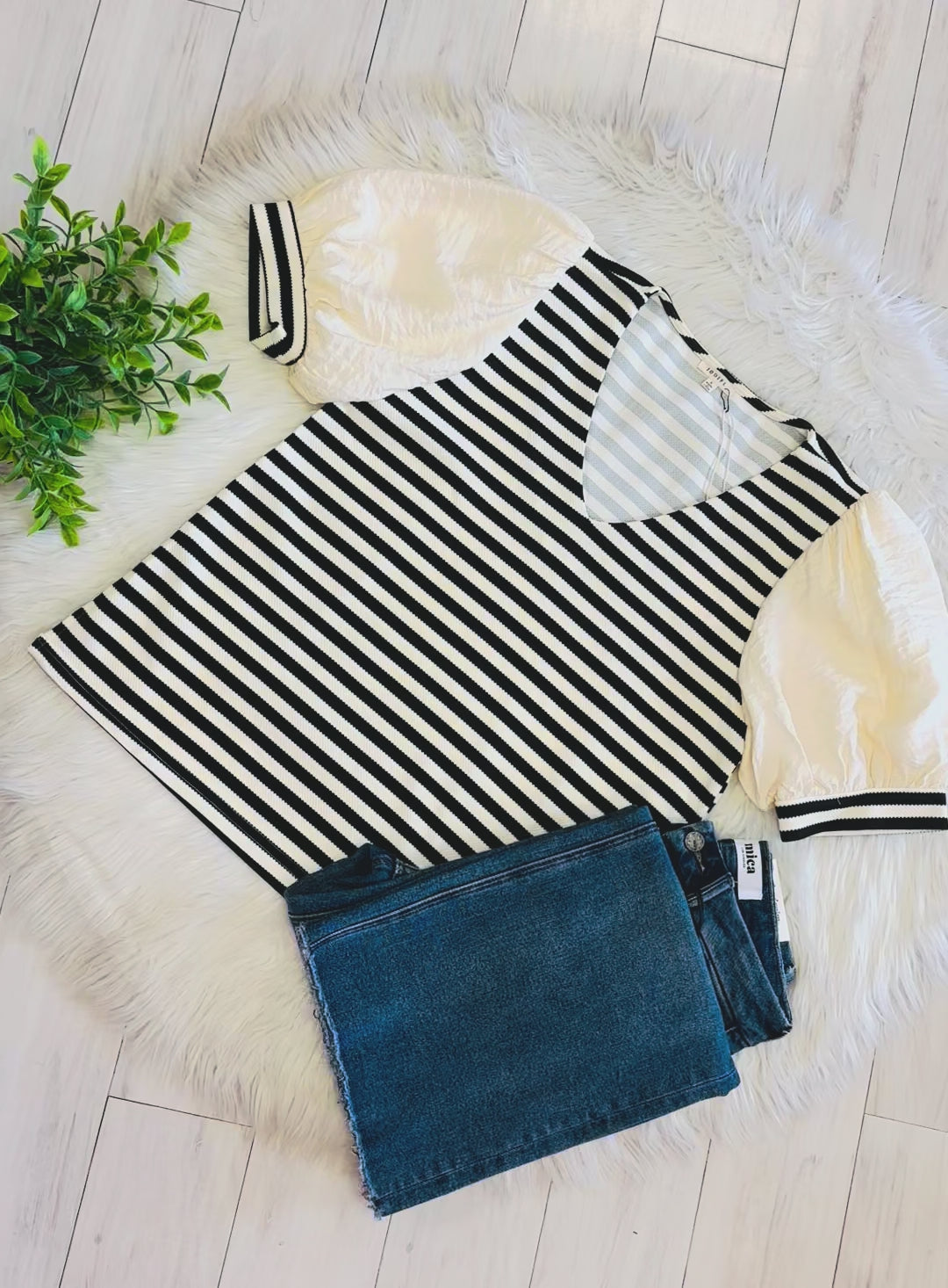 Women’s Jodifl Black Stripe Puff Sleeve Top