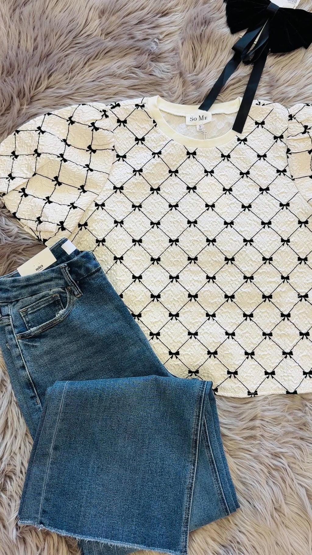 Women’s Textured Bubble Sleeve Bow Print Top