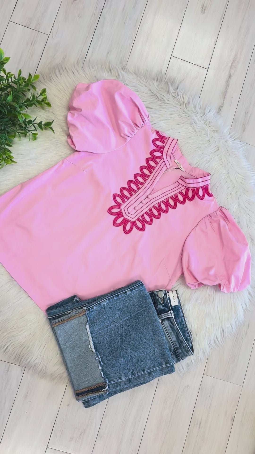 Women’s Jodifl Pink Embroidered Puff Sleeve Top