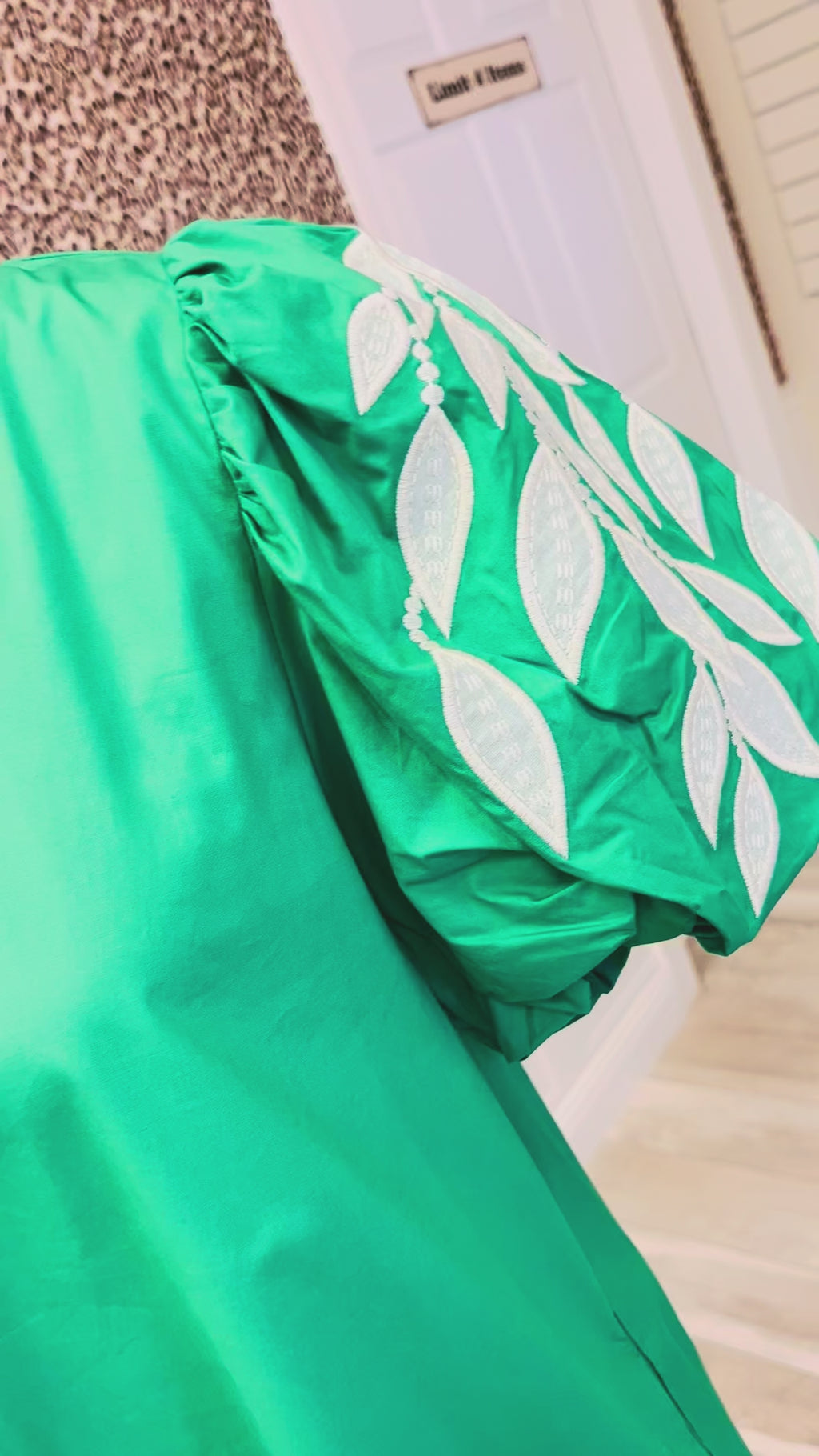 Women’s Green Puff Sleeve Dress