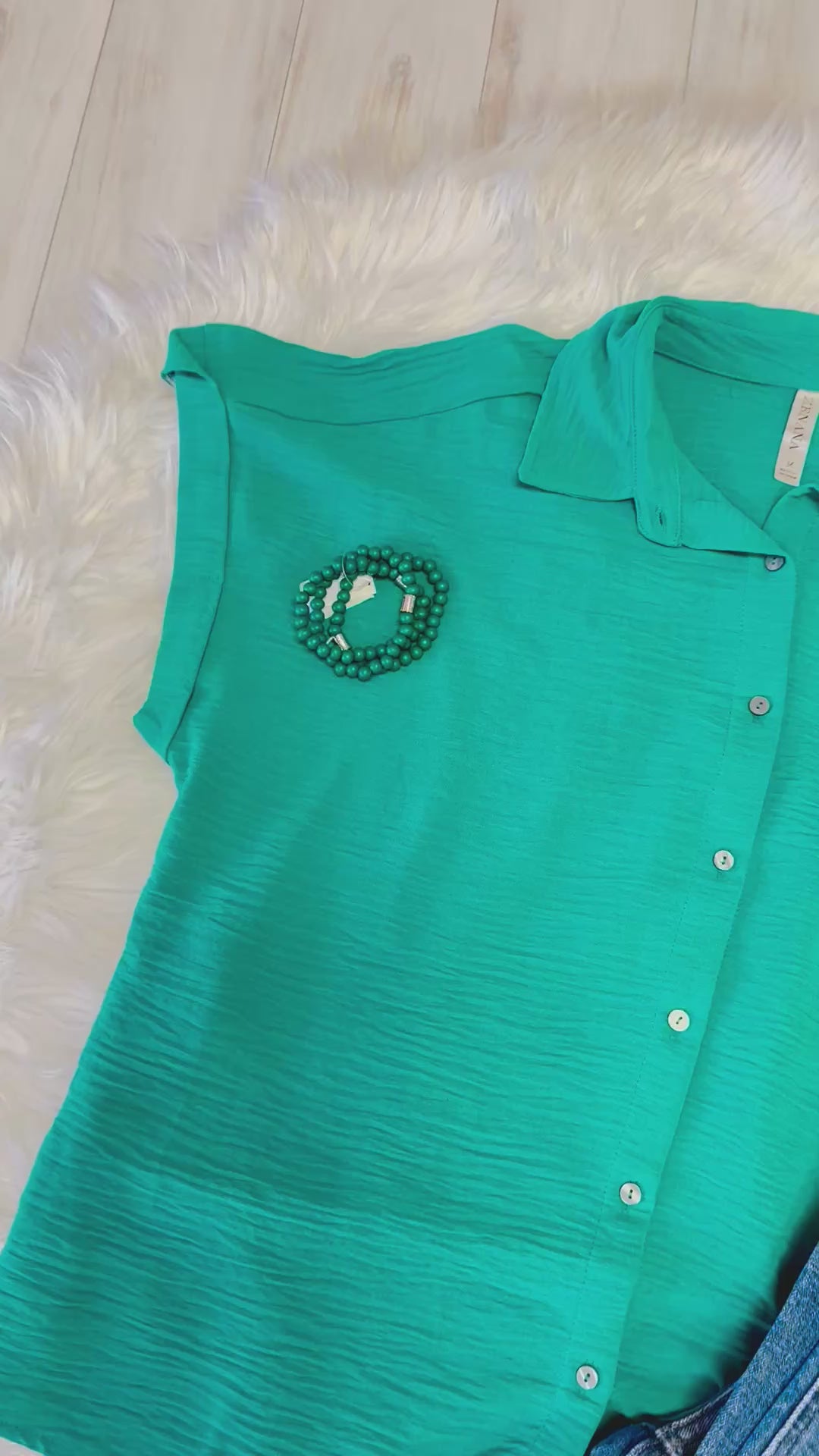 Women’s Oversized Solid Kelly Green Button Top